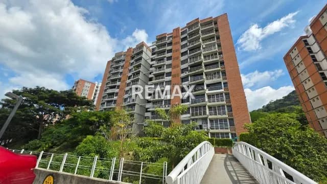 Venta de Comodo Apartamento en Las Haciendas con bella vista e iluminacion