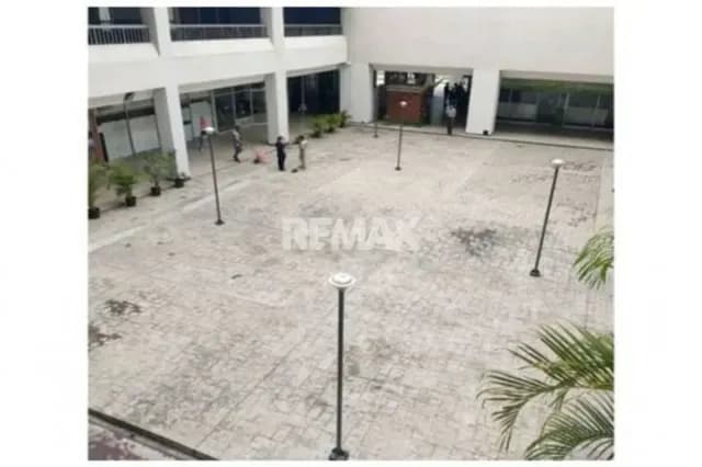 Se Alquila excelente Local Comercial de 694 M2 en Los Chaguaramos