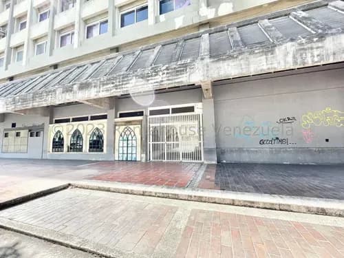 Raíza Suárez Vende 2 4 2 4 6 Amplia E Iluminada Oficina De 187mt2, Moderna Con Concepto Abierto, Paredes De Vidrio, 2 Baños, Maravillosa Vista, Este De Barquisimeto