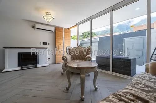 Casa En Venta En Santa Eduvigis, Caracas 26-2821 Yf
