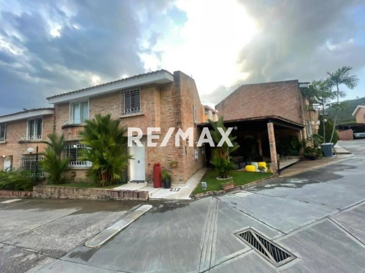 Townhouse en Venta en Los Aleros Guataparo