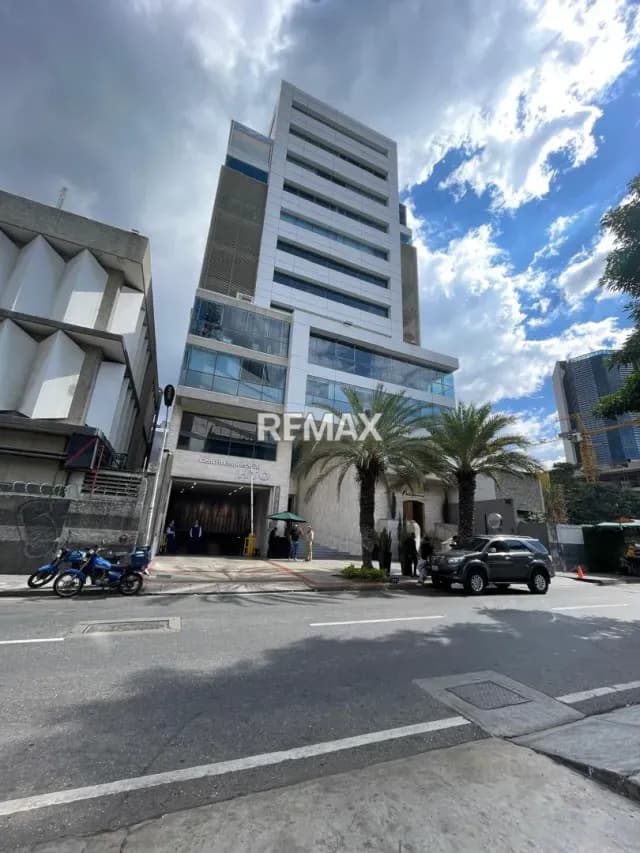 OFICINA EN ALQUILER EN LAS MERCEDES TORRE HTO