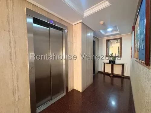 Am. Apartamento En Venta Av. El Milagro Maracaibo
