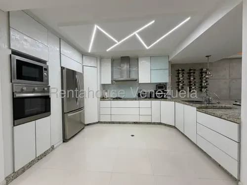 Hermosa Casa Duplex Totalmente Remodelada, Ubicada En Urbanización Privada Con Vigilancia Las 24 Horas En Venta En Ciudad Roca, Lara/ Y/v/y