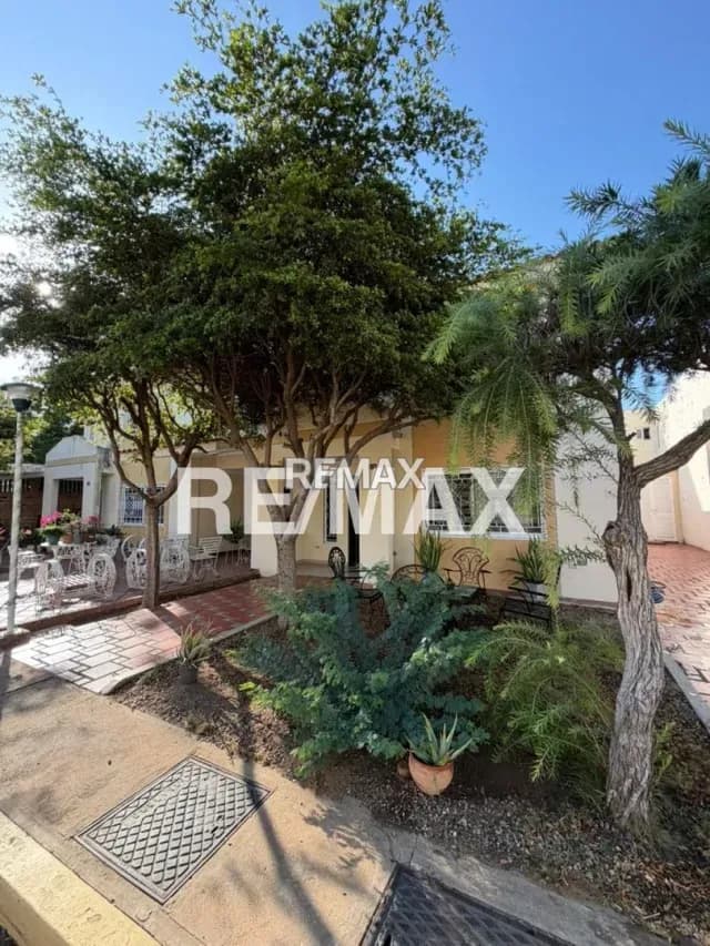 Townhouse en Alquiler ubicado en Fuerzas Armadas