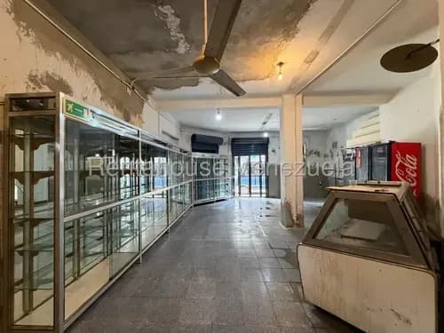 Local En Alquiler Amplio Y Funciona En Parroquia La Candelaria Yf 26-20949