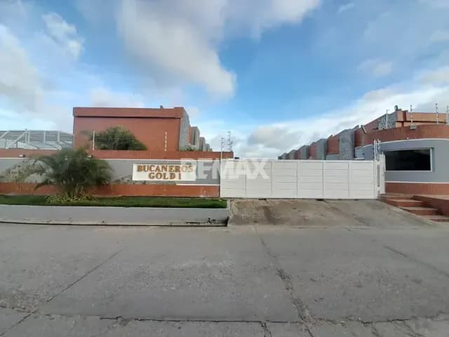 EN VENTA TONWHOUSE EN EL EXCLUSIVO CONJUNTO BUCANERO GOLD I EN CIUDAD FLAMINGO