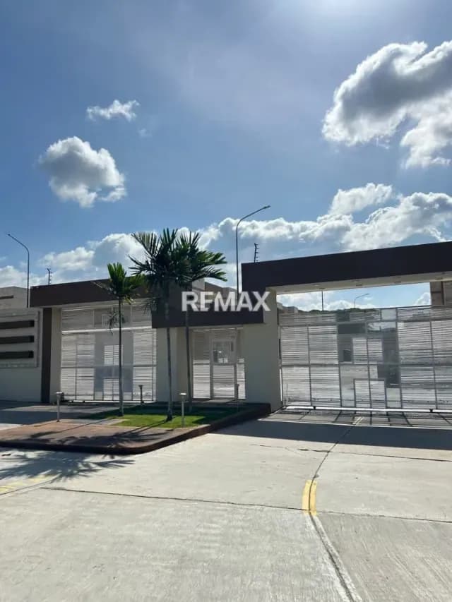 En venta Townhouse en obra blanca en Villa París, Cabudare.