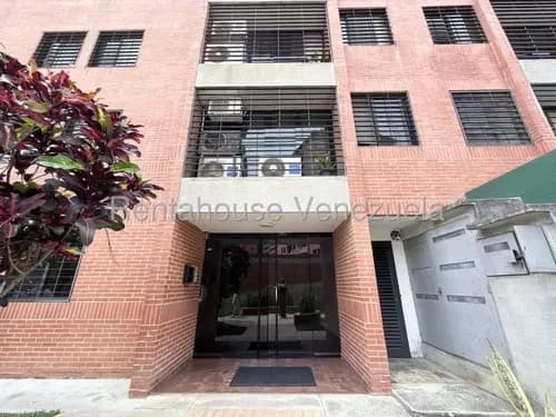 Impecable Apartamento En Venta En Colinas De La Tahona, Rodeado De Naturaleza, Confort Y Armonía. Yf 26-19969