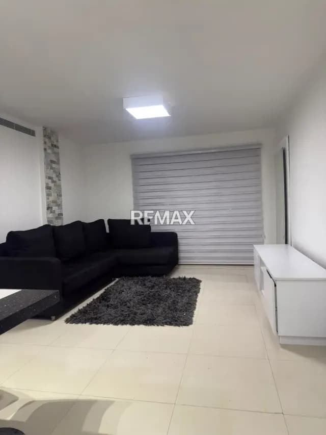 Apartamento Tipo Estudio en Alquiler en Lago Country III