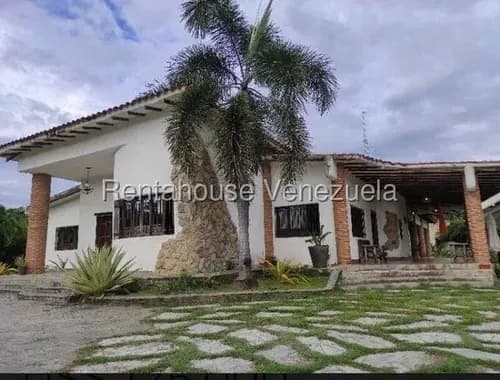 Orieta Rojas Vende Casa En Safari Carabobo Country Club, Cuenta Con Una Superficie De Terreno De 2.740 Mts2 26-4673 May5