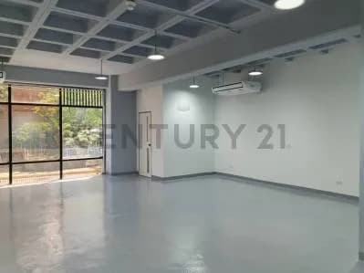Local Comercial en alquiler en la Av, Rómulo Gallegos