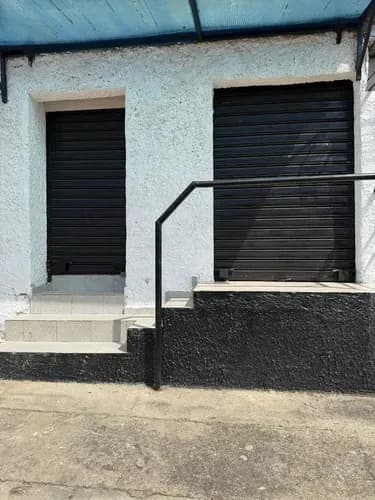 Local Comercial En Alquiler Frente Al Centro Comercial La Esmeralda, Excelente Ubicación. Zenaida Quintero