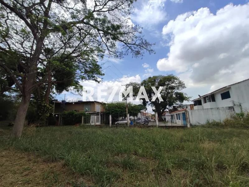 VENTA DE TERRENO EN LA AV DON JULIO CENTENO - SAN DIEGO