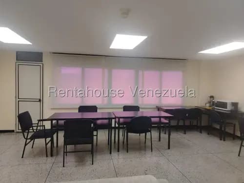 María Valer Vende Especiosa Oficina En Centro De Barquisimeto, Garantiza Una Conectividad Inmediata Y Fluida Con Diferentes Zonas De La Región.