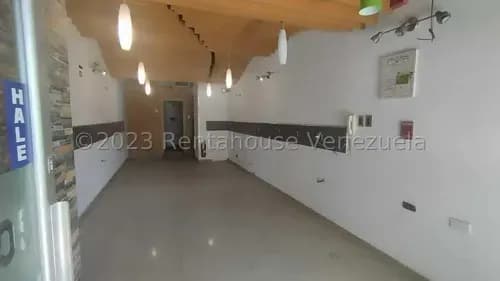 Daniela Linarez Alquila Excelente Local Comercial Con 3 Niveles, Portón Eléctrico, Puertas De Vidrio, Pisos De Porcelanato, Ubicado En El Este De Barquisimeto