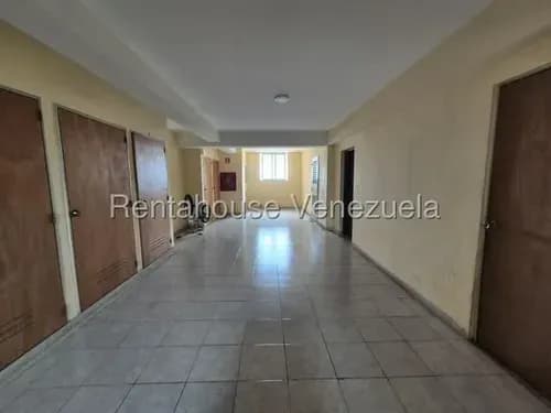 Impecable Apartamento En Venta En Zona Oeste De Barquisimeto, Maritza Lucena, Cód. 26-13091, Cómodas Habitaciones, Baños Remodelados, Vigilancia 24/7.