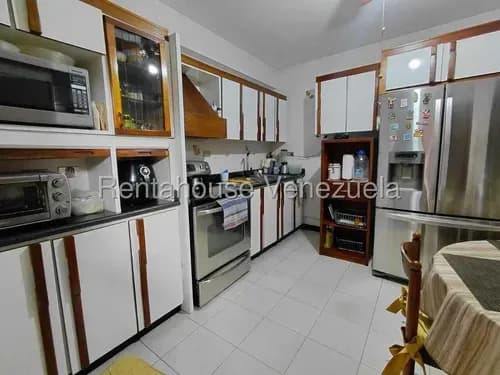 Kc.g #26-14357 Casa En Venta Acogedor. Transmite Calidez, Comodidad Y Buena Iluminación. Ubicada En San Antonio De Los Altos Los Salías