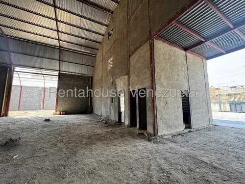 Galpones En Venta En La Zona Industrial Ii De Barquisimeto Estado Lara #26-17510 Nd
