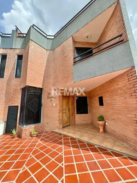 SE ALQUILA CASA EN PUEBLO NUEVO