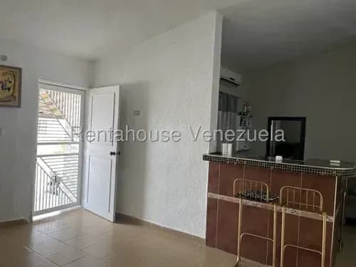 Naudy Escalona & Maribel Morillo Asesores Inmobiliarios De Rentahouse Venden Amplia Casa En Zona La Ensenada 26-14724 Yaracuy Lara