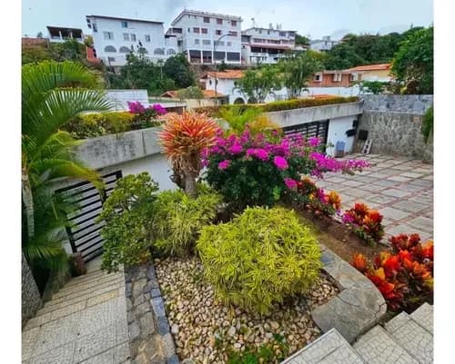 Se Vende Casa 5h/6b/6e De 600 M2 En Cumbres De Curumo
