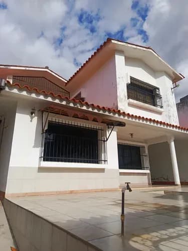 Np Vende Casa De Dos Niveles En Las Chimeneas Valencia