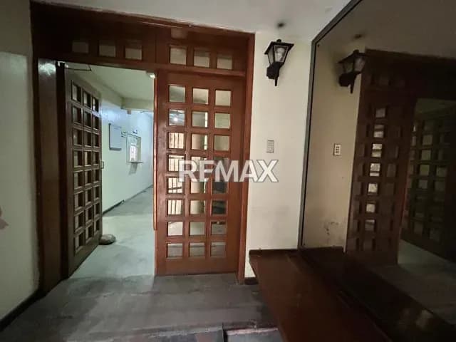 CASA EN VENTA DE USO COMERCIAL EN LA CALLE DE LOS COLEGIOS