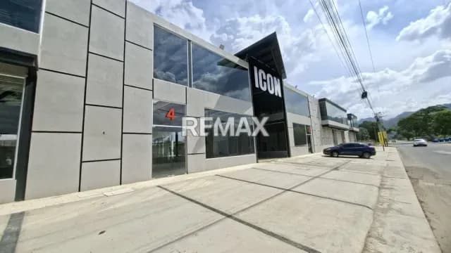 Locales Comerciales exclusivos con dimension de 300 m²y , ubicados en San Diego. 950$ el M2.