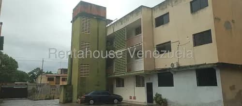 Apartamento En Venta En Barquisimeto Zona Centro Codigo 2 6 1 7 4 9 0 Mildred Apartamento Ubicado En El Corazón Del Centro De Barquisimeto Con Unas 2 Cómodas Habitaciones Con Sus Respectivos Closets Y