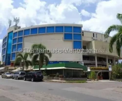 Oportunidad Estratégica De Local En C.c. Mediterráneo Plaza - Valencia (#26-15589) Espacio En Área De Semi-sótano Que Incluye Una Funcional Mezzanina. Privacidad Y Confort: Cuenta Con 2 Oficinas Indep