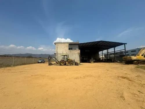 Se Vende Terreno Con Galpón En Plena Carretera Nacional Guacara- Los Guayos (solo Clientes) Dm