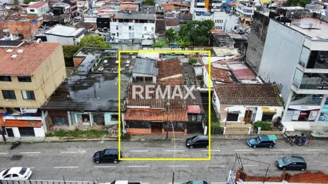 En VENTA Casa a pie de calle BARRIO OBRERO Uso Comercial Antigua Marqueteria Santa Ana