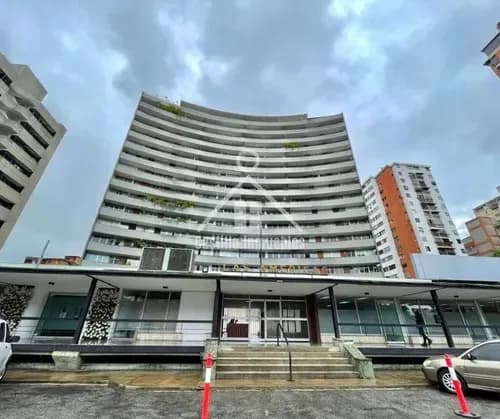 Alquiler Amplio Apartamento, En Piso Bajo, Terraza, Espectacular Vista Y Con Pozo
