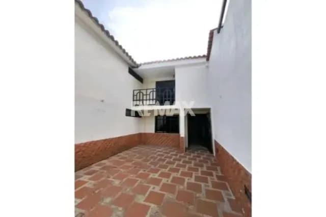 Se vende casa de 250 m2 en Colinas de Santa Mónica