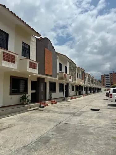 Townhouse En Reisencias Villa Florencia Ii Tazajal Naguanagua Estado Carabobo Aa Vende