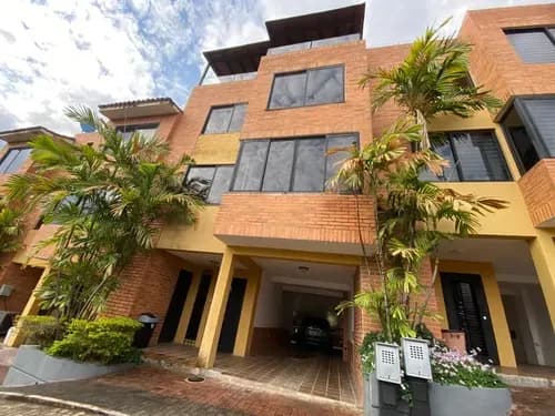 Casa En Alquiler: Res. Lomas Alto Urbanización Lomas Del Este