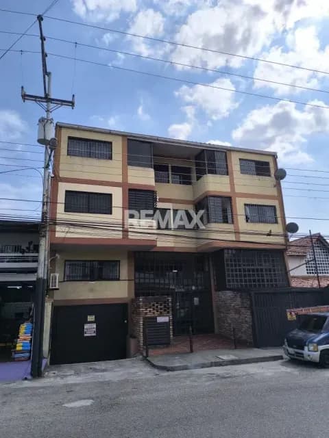 APARTAMENTO EN VENTA Ubicado En Santa Teresa A tres cuadras de la panadería tres Esquinas.