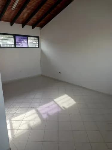 Local O Deposito En Mezzanina Independiente Pocas Condiciones Cerca Farmatodo Y Avenida Baño ,barberia , Regalos , Globos ,foto Estudio,oficina San Cristobal Las Acacias