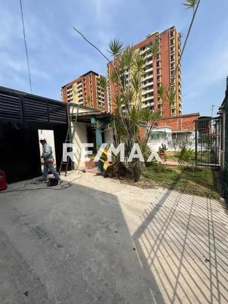 En venta casa con Excelente ubicación en el Oeste de la ciudad