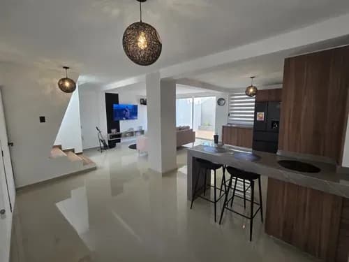 Annic Coronado Vende Bello Townhouse En San Diego Totalmente Remodelado Residencias Belmonti Cód. 326017