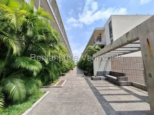 Bray Montoya Te Ofrece En Venta Cómodo Apartamento A Estrenar Al Este De Barquisimeto, Elegantes Espacios Con Pisos De Mármol, 2#5#1#9#9#5#0.