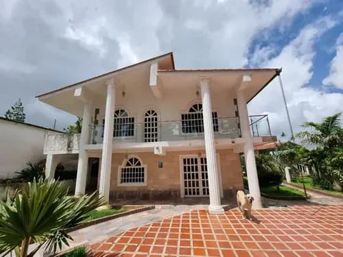 Casa En Venta En La Urbanizacion Club De Campo San Antonio De Los Altos Miranda