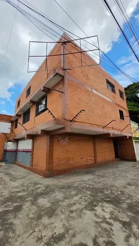Jeannet G Vende Edificio Comercial En La Candelaria Valencia Calle Soublette Con Bermudez Pasando Palacio De Justicia - Clientes