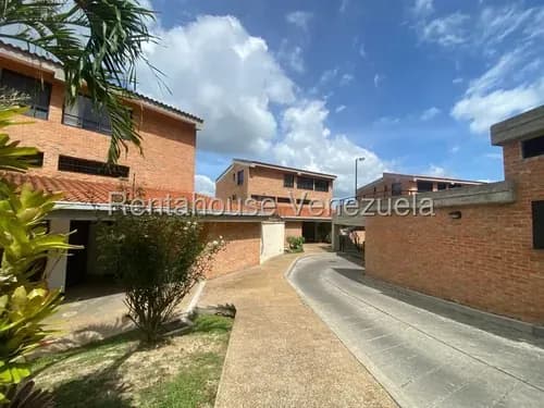 Apartamento En Condominio Cerrado Con Terraza En Oripoto. Anv
