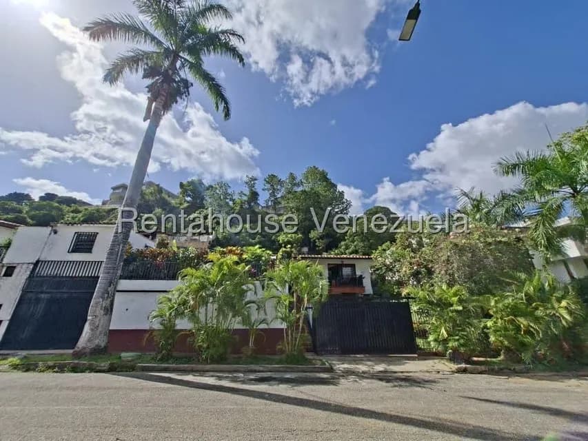 Casa (Duplex) en Venta en Prados del Este, Distrito Metropolitano