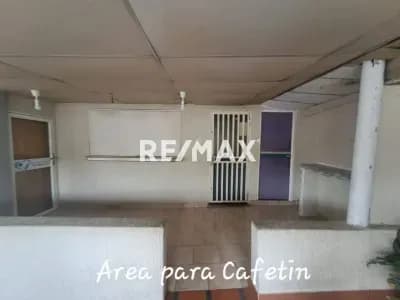 Arrendamiento de Local para Desarrollo Profesional.