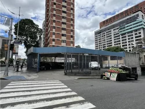 Concesionario/local De Vehículos Av. Libertador