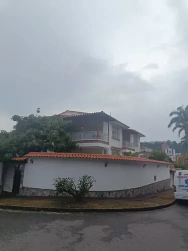Macaracuay Casa En Venta De 323,93 M2 En Calle Privada Con Vista Al Ávila, Excelente Distribución En 2 Plantas
