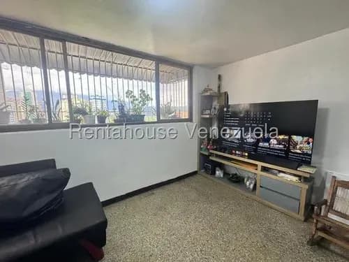 Amplio Apartamento En Venta El Valle 26-21278 Jca